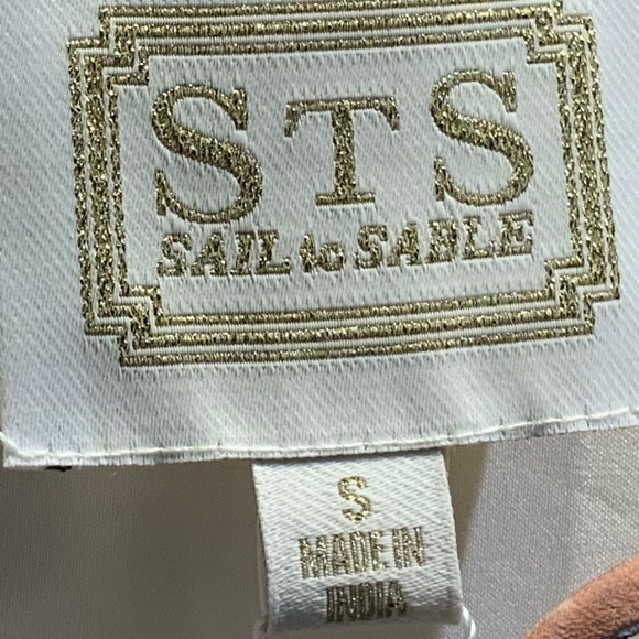 Sail to Sable Style F2515 Long Sleeve Blouse, Tan/Ivory Floral, sm,md,lg - Picture 6 of 6